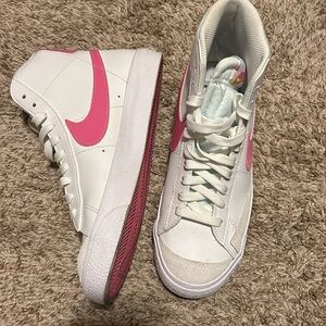 Pink and White -Nike Sport Tennis Shoes 👟